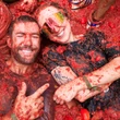Spanish town does 'tomato therapy' in massive food fight