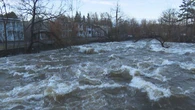 Montreal sandbags against spring flooding, as Ont. town closes bridges