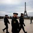 Knife and hammer attack near Eiffel Tower leaves German tourist dead, 2 others hurt