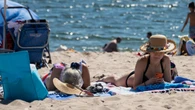 Most Canadians still skip sunscreen, even as melanoma rates rise