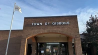 Gibbons residents vote in favour of remaining a town
