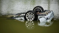 Police chase ends with 2 dead, car submerged in Coteau-du-Lac, Que.