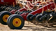 Farmers confront rising cost of fertilizer and fuel as spring seeding underway