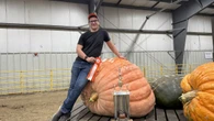 Johnstown, Ont., teen shatters local pumpkin record with 500-kg gourd