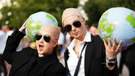 #TheMoment fans dressed up like Pitbull at his London concert