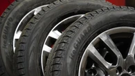 ‘Non-stop tires’: Quebec garages slammed ahead of Dec. 1 winter tire deadline