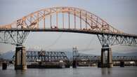 5-vehicle crash closes Pattullo Bridge between New Westminster and Surrey, police say