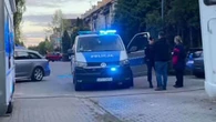 Goniła z nożem grupkę nastolatków. Potem zabarykadowała się w mieszkaniu