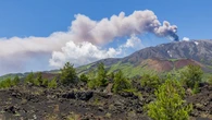 Etna wciąż straszy. Zamknięto lotnisko w Katanii