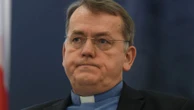 Wydawca niemieckiego pisma broni ks. Oki. „Nie chcemy padać na kolana”