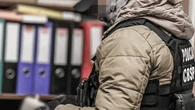 Wyłudzali miliony na podatku VAT. 140 osób z zarzutami