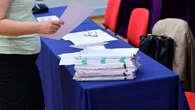 O kokosach nie ma mowy. Tyle można zarobić na sprawdzaniu matur