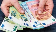 Premia świąteczna dla wszystkich. Pracodawcy wściekli na decyzję premiera