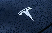 Tesla потрапила під розслідування через аварії з автопілотом