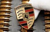 Porsche переглянула плани: ставка на ДВЗ і гібриди замість електрокарів