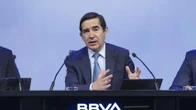 Torres debe renovar la presidencia del BBVA en 2025: por esto aprieta con el Sabadell