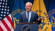 RFK Jr. destituye a los 17 expertos del comité de vacunas del CDC