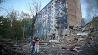 Le nombre de morts augmente à Kyiv, l'UE qualifie Moscou de "menace"