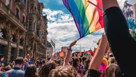 Los viajeros estadounidenses LGBTQ+ buscan en Europa unas vacaciones más seguras