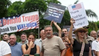 Afrique du Sud : les premiers "réfugiés" blancs Afrikaners arrivent aux États-Unis