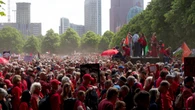 Pays-Bas : 100 000 personnes forment une gigantesque ligne rouge à la Haye contre le "génocide" à Gaza