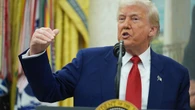 Wall Street retrocede mientras se reactivan los aranceles de Trump