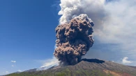 EuroVerify : ces vidéos de l'éruption de l'Etna sont-elles réelles ou générées par l'IA ?