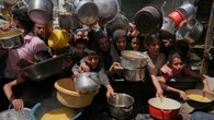 Les premiers camions d'aide entrent dans la bande de Gaza après près de trois mois de blocus, selon l'ONU