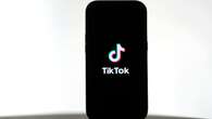 En eBay y Facebook se venden móviles con TikTok por miles de euros