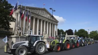 Los agricultores franceses empujan una polémica ley agrícola
