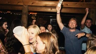 Así es como Airbnb reprime a los fiesteros