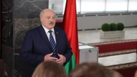 Au Bélarus, les "élections" de dimanche ont renforcé le régime autoritaire du président Loukachenko