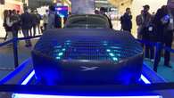 Une voiture volante fait sensation au salon mondial du mobile de Barcelone