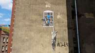 Subastan un edificio con el mural de Banksy 'Well hung lover'