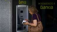 Cómo los más vulnerables de Europa no pueden abrir cuentas bancarias