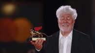 Almodóvar se lleva el León de Oro en Venecia con su película en inglés