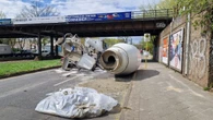 Betonmischer verliert mitten auf der Straße seine Trommel