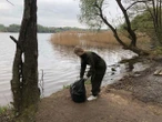 В рамках акции «Беларусь синеокая» активисты очистили от мусора берег водохранилища в Минском районе
