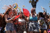 Parada do orgulho LGBT toma ruas de Tel Aviv