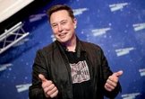 Bilionário Elon Musk mora em casa pré-fabricada de 37 m²