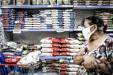 Inflação para famílias com renda baixa sobe 6,10% em 12 meses