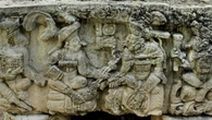  Descifran el significado de una antigua estatua de piedra maya por la posición de sus manos 