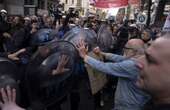 Reprimen manifestación de jubilados en Argentina   