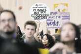 Cientos de activistas protestan en silencio durante la COP29   