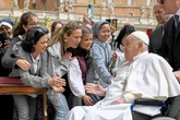 Desea el Papa una buena Semana Santa a miles de fieles   