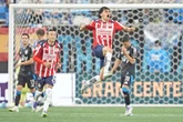 Chivas sigue con vida; vence en los penales al Charlotte   