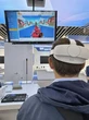 En China, con programas y robots integran a personas discapacitadas