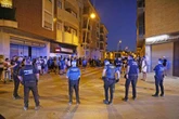 Por ataques xenófobos en pueblo español, piden a extranjeros no salir   