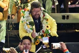 Candidatos punteros en Bolivia realizan festivos cierres de campaña   