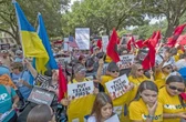 Miles protestan en 300 ciudades de EU contra “manipulación electoral” de Trump   